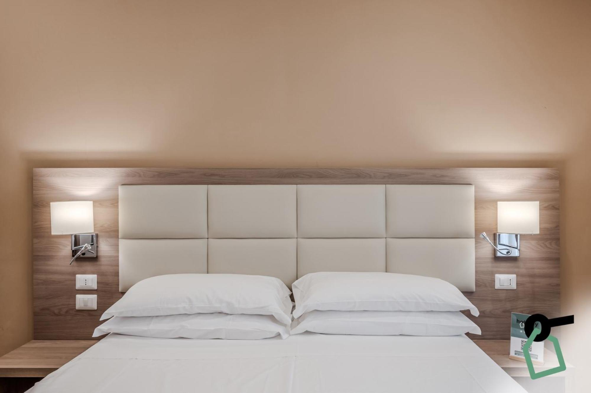 Hotiday Room Collection - Napoli Residenza Scarlatti Buitenkant foto